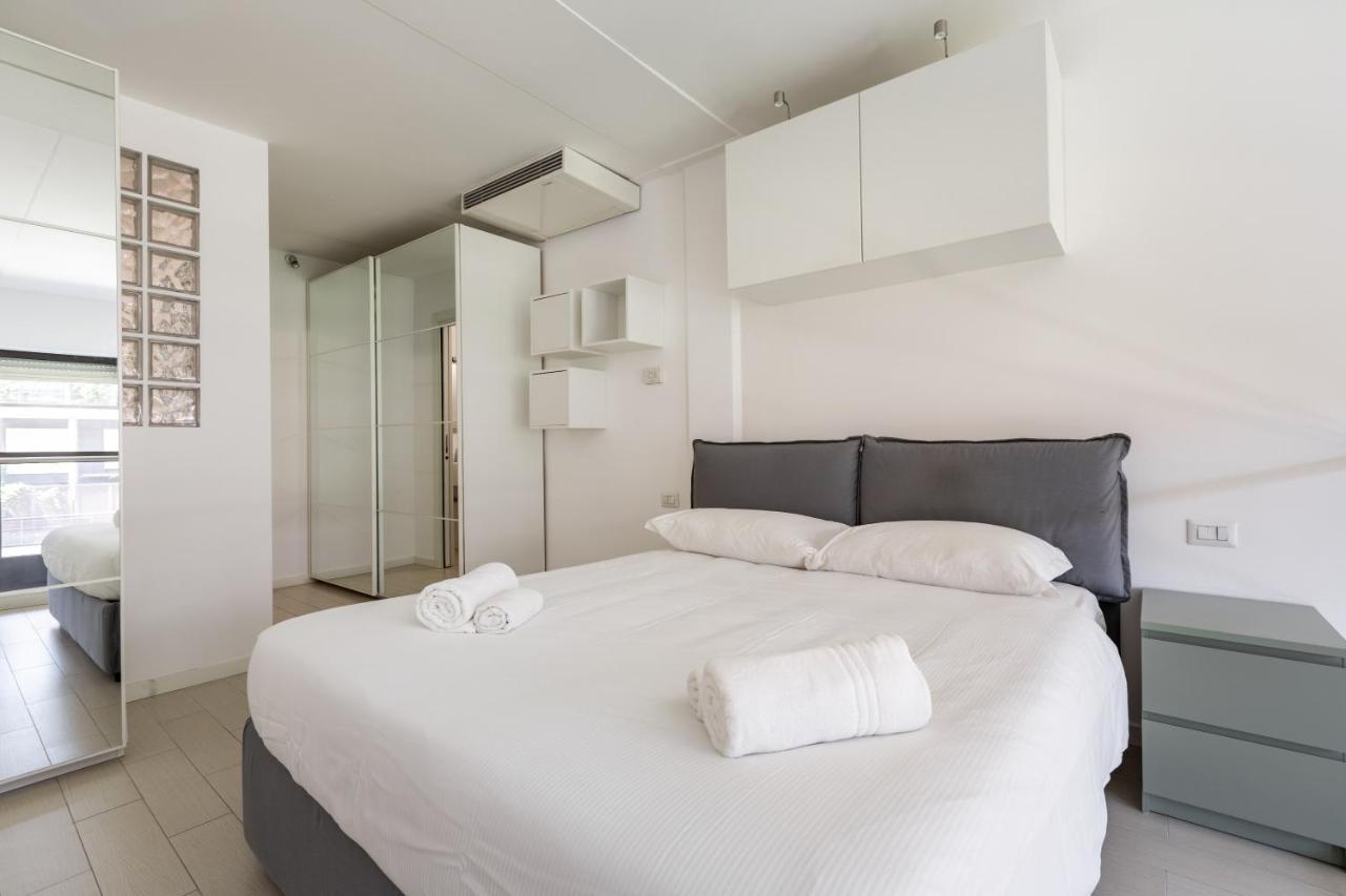Elegant Loft With Balcony! Apartment Milan Bagian luar foto